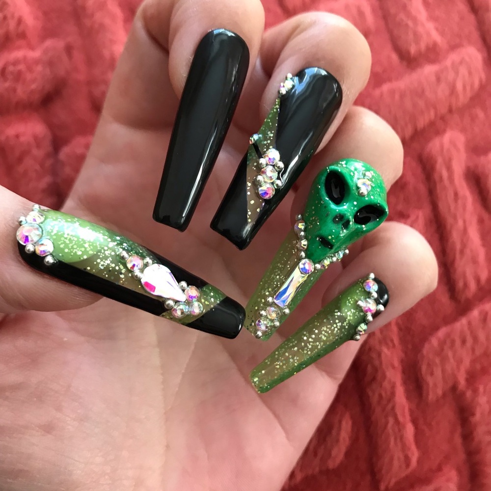 3d Alien hand sculpted luxury press on nails available in and length and shape